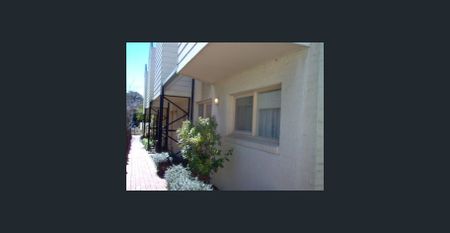 Inner city living - Photo 2