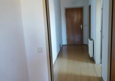 Gepflegte 1 Zimmer Dachgeschosswohnung in zentraler Lage - Photo 2