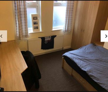 Room in a Shared House, Estcourt Avenue, LS6 - Photo 3