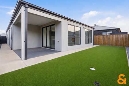 Spacious & Modern Family Living in Wollert - Photo 2