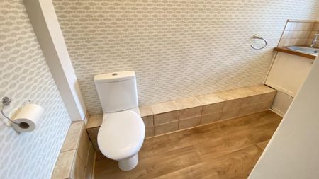 1 bedroom in a house share to rent - Photo 4