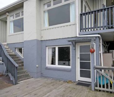 Stunning Two Bedroom Home with Spectacular City Views - Photo 3