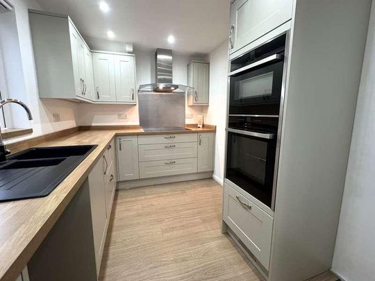 Kingsdown Crescent, Dawlish, EX7 - Photo 1