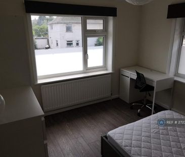 4 bedroom semi-detached house to rent - Photo 5