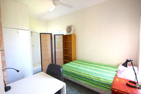 7-bedroom shared house / townhouse, Holbrooks Road - Photo 4