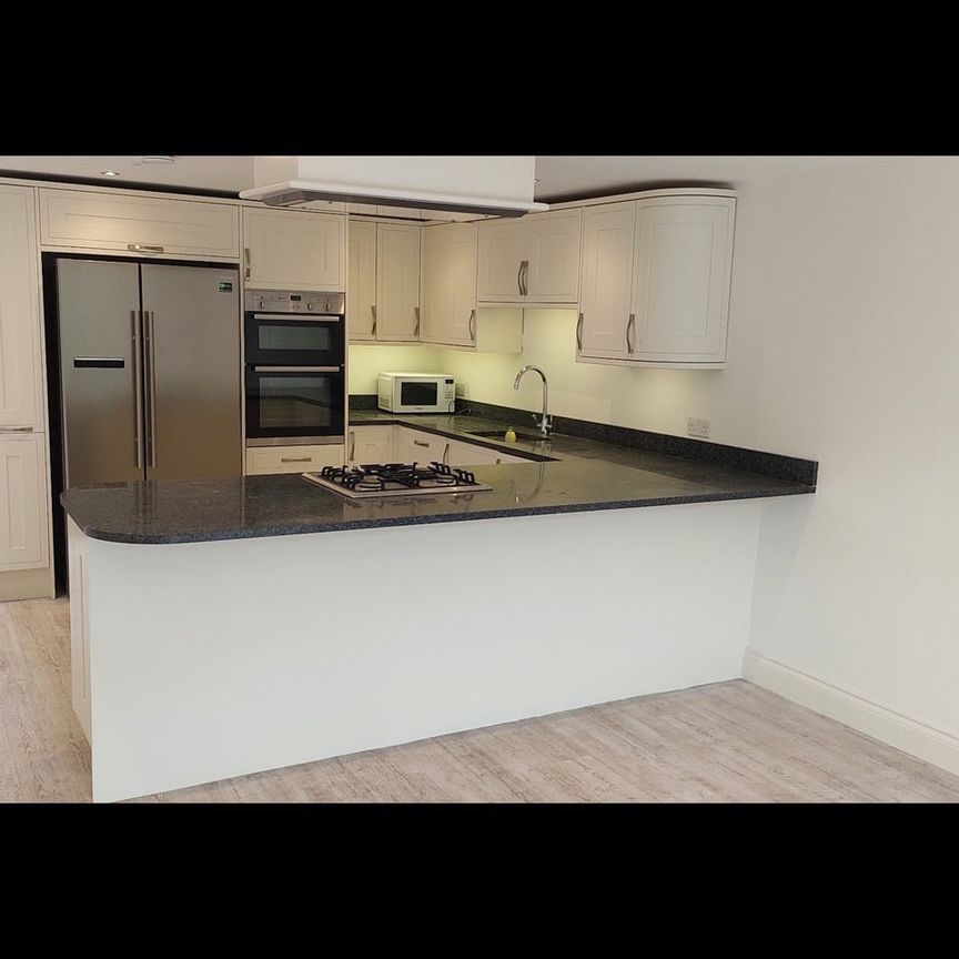 4 Bed Terraced House, Britannia Road, SW6 - Photo 1