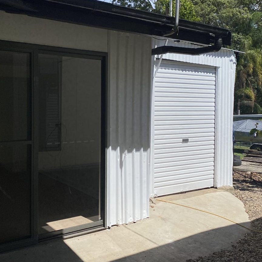 Renovated cottage with separate studio - walk to the lake - Photo 1