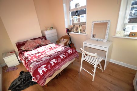 Robert Street, Cathays - Photo 3