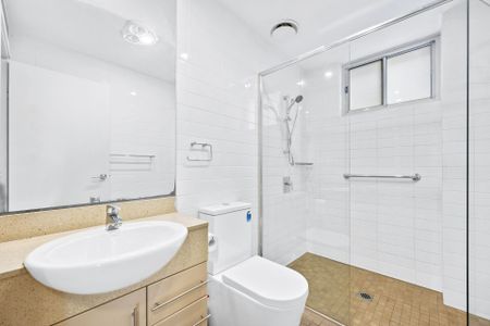 Bright & Spacious | Courtyard - Photo 4