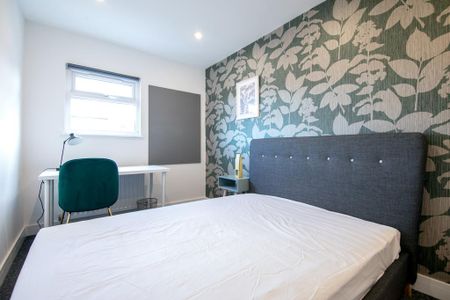 6 bedroom terraced house to rent - Photo 4