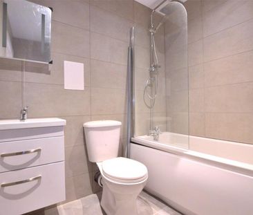 London Road, Redhill, Surrey, RH1 - Photo 2