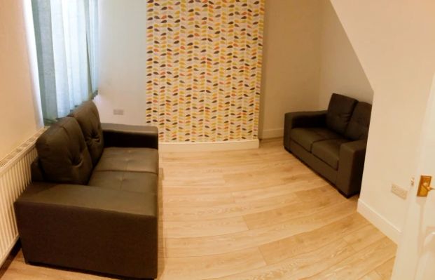 3 Bedrooms 1 bathroom - Photo 1