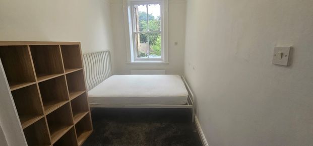 3 Bed - Flat 7, Gledhow Hall, Roundhay, Leeds - LS8 1PG - Student/Professional - Photo 1