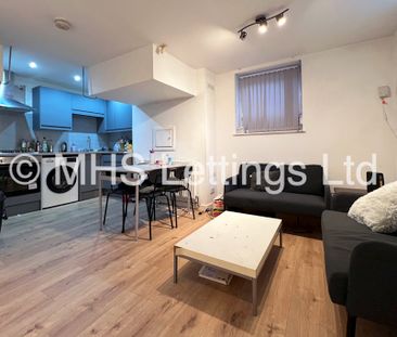 4 Bedroom Mid Terraced House for rent in Harold Terrace - Photo 2