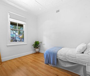 Freestanding Croydon Home with Character, Light & Space - Photo 5