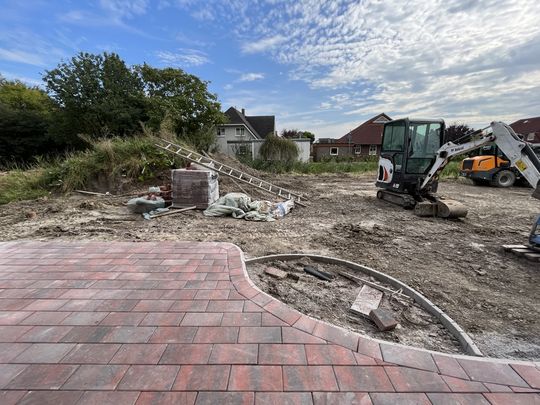 Neubauwohnung im Erdgeschoss mit großer Garage und Garten - Foto 1