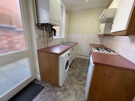 3 bedroom terraced house to rent - Photo 3