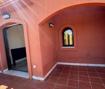 Middle Floor Apartment in Estepona - Photo 3