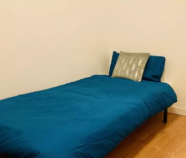 Room in a shared 5-bedroom apartment for rent in Justicia - Photo 1