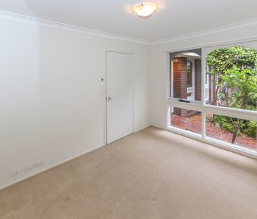 Perfectly Positioned Two Bedroom Home Surrounded by Beautiful Gardens! - Photo 6