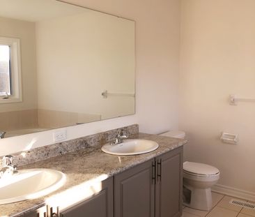 For Lease - 27 Palace Street, Thorold, Ontario - Photo 3