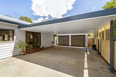 Four Bedroom Family Home with an abundance of space - Photo 2