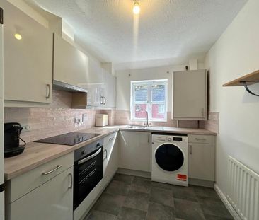 2 bedroom coach house to rent - Photo 3