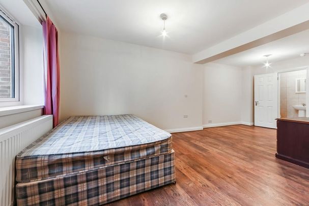 6 bedroom semi-detached house to rent - Photo 1