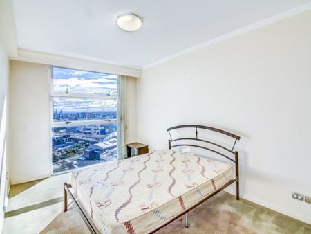 Unfurnished 2 Bedroom Apartment in CBD with 1 car space and Stunning Views! - Photo 5