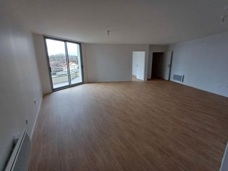 location Appartement T4 DE 102.47m² À LANNEMEZAN - Photo 2
