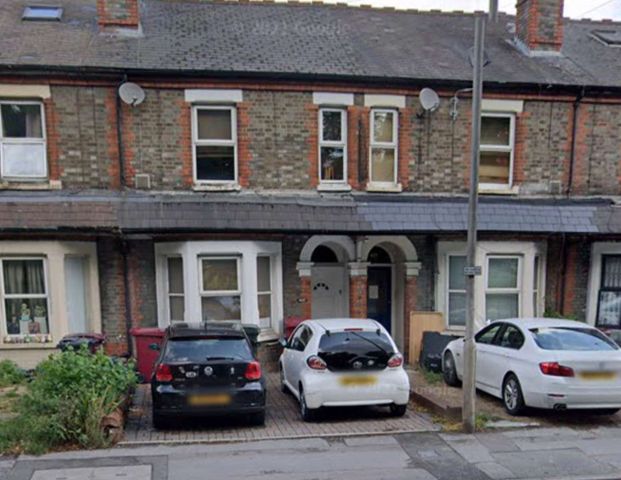 London Road - Photo 1