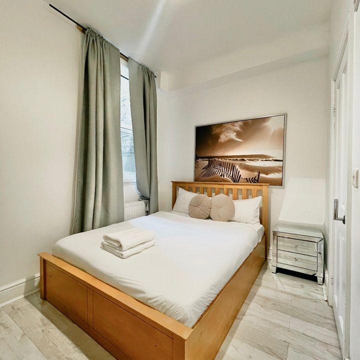 Room in a Shared Flat, Kimberley Road, SW9 - Photo 1