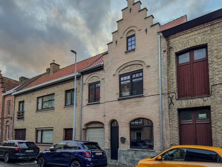 Woning met 3 slaapkamers, garage en gezellig stadstuintje met berging. - Photo 2