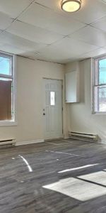 Maisonnette rénovée près du Métro Charlevoix à Montréal - Photo 4