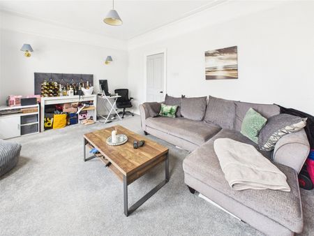 Whitton Road, Top Floor Flat, Twickenham, Middlesex, TW1 - Photo 3