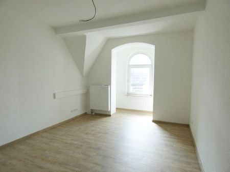 Modernisierte 2-Zi.-Altbau-Whg.mit Designboden in E-Kray! - Photo 2