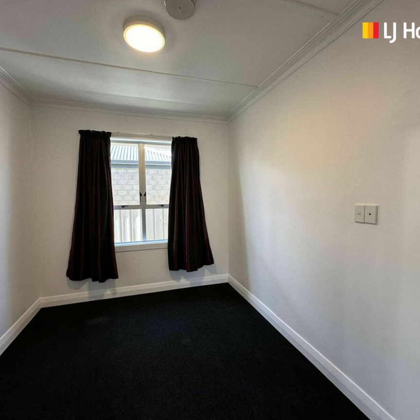 Tidy and spacious in Mosgiel! - Photo 1