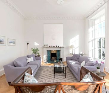 Immaculately presented unfurnished townhouse apartment over ground and first floors, renovated to an exceptional standard and with a wonderful west facing garden. - Photo 1