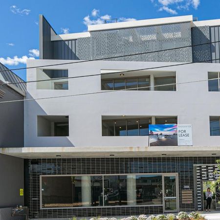 Boutique 1 Bedroom apartment with storage galore - Photo 3