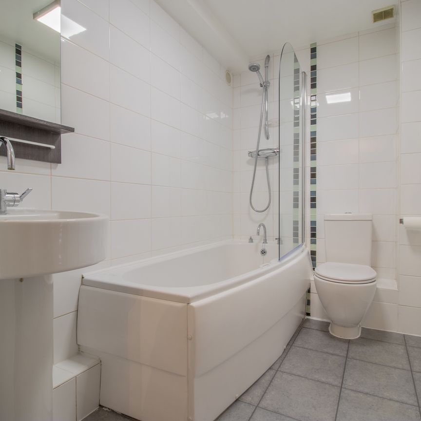 Heatley House, Lymm - Photo 1