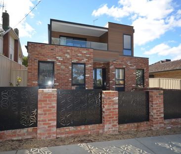 FULLY FURNISHED - CONTACT AGENT FOR AVAILABILITY - Photo 2