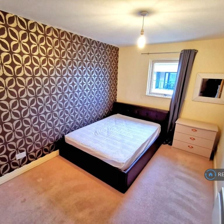 2 bedroom flat to rent - Photo 1
