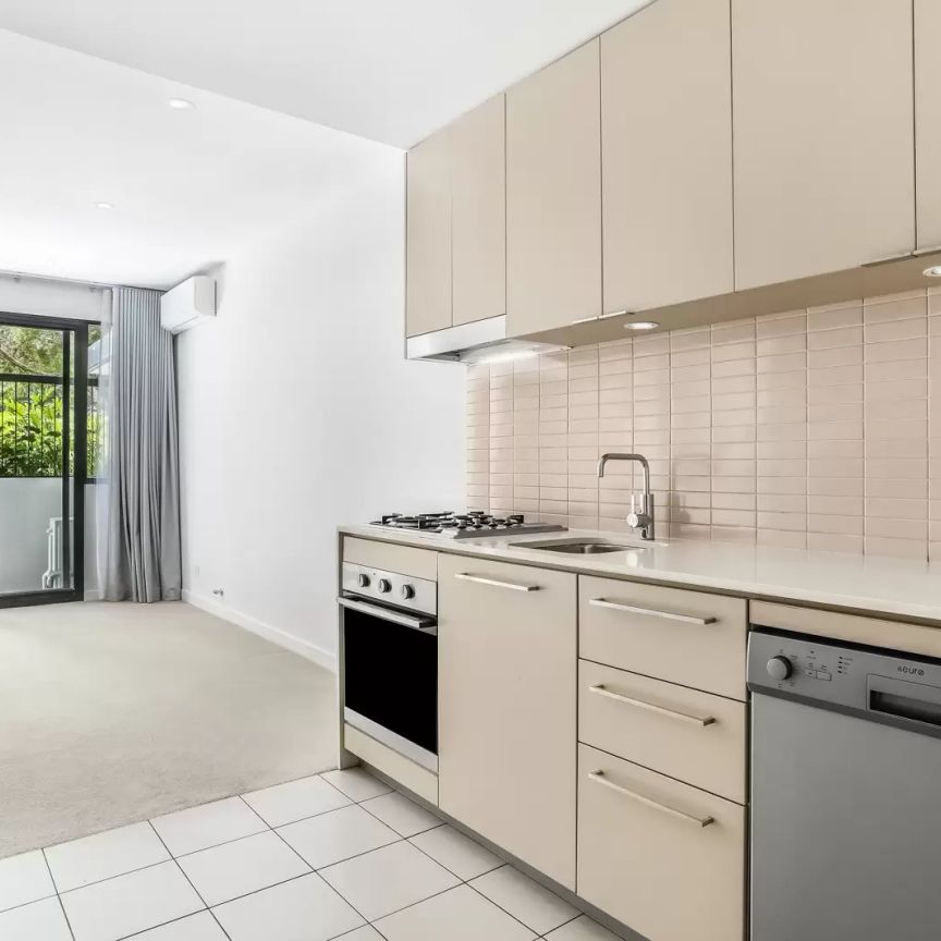 MGM MARTIN - ONE BEDROOM APARTMENT - Photo 1