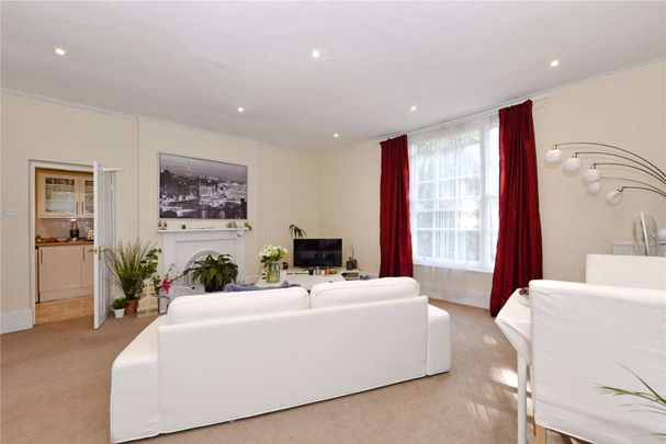 First floor period apartment with spacious accommodation in beautiful village of Cookham - Photo 1