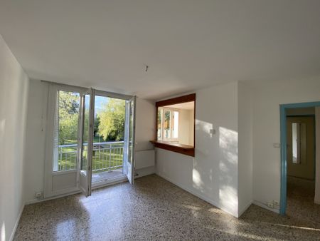 Location Appartement 2 pièces 38m² ST MARTIN D HERES 38400 - Photo 2