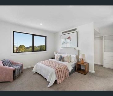 Sophistication, Luxury & Spacious Family Living! - Photo 6