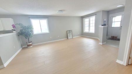 For Lease - 82 Shalom Way, Barrie, Ontario - Photo 2