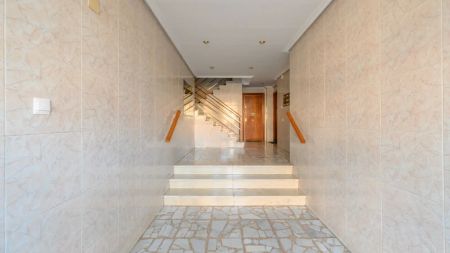 Room in a shared 4-bedroom apartment for rent in Getafe, some bills included, perfect for professionals - Photo 5