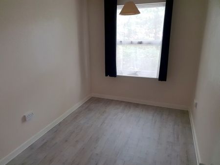 2 Bed Flat, Tremona Court, SO16 - Photo 2