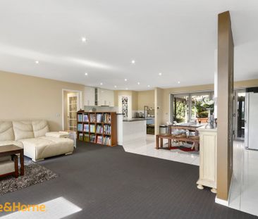 Stunning Family Home - Photo 6